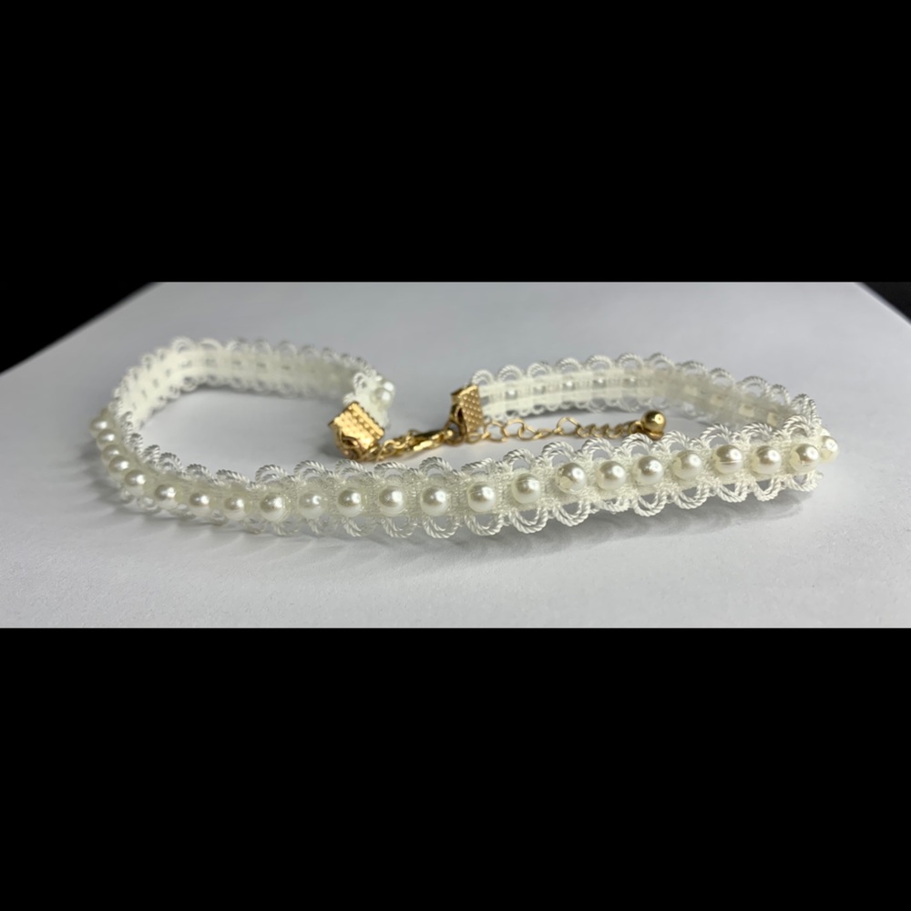 Necklace (choker)